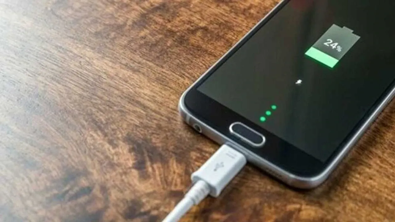 Şarjdayken telefonla oynamak zararlı mı? Meğerse gerçek çok farklıymış! - Resim: 4